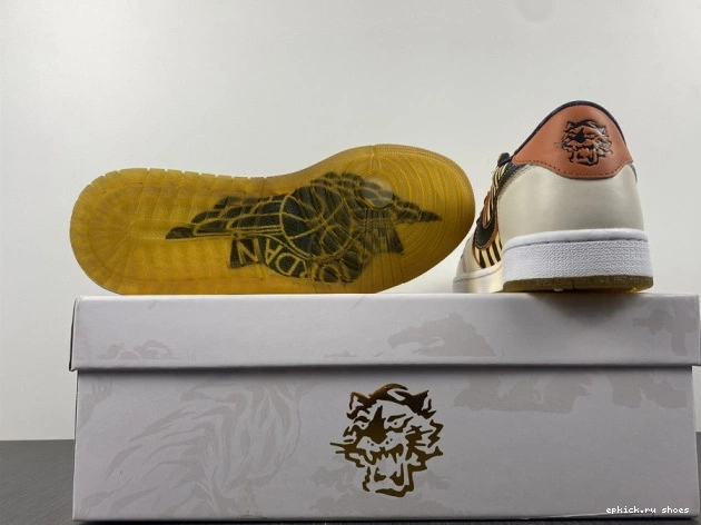Rep 1 Tiger of OG Year Jordan Low the Air DH6932-100 0714